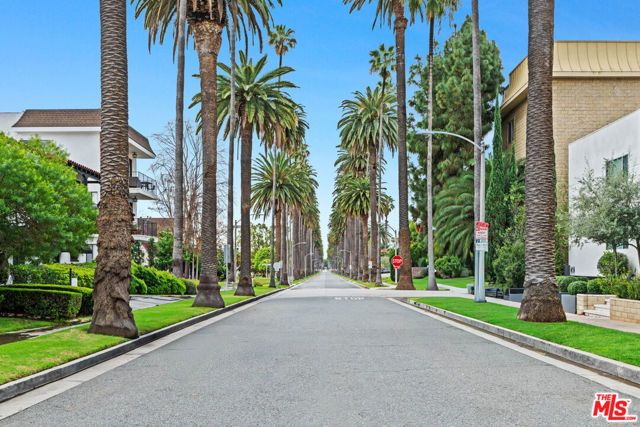 136 S Palm Drive 305, Beverly Hills, CA 90212