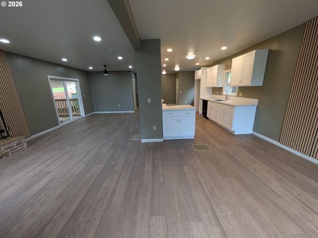 10503 Nw 3RD St, Portland, OR 97231