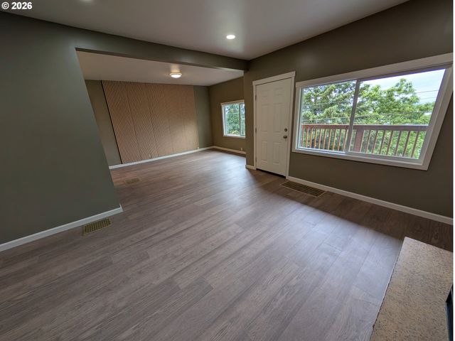 10503 Nw 3RD St, Portland, OR 97231