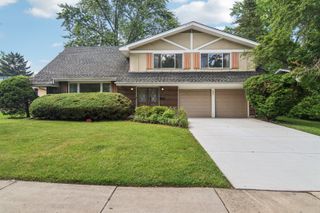 2041 Vermont Street, Rolling Meadows, IL 60008