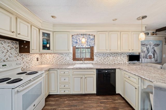 110 Country Rd, Hanover, MA 02339