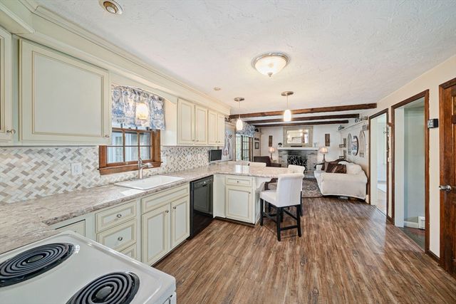 110 Country Rd, Hanover, MA 02339