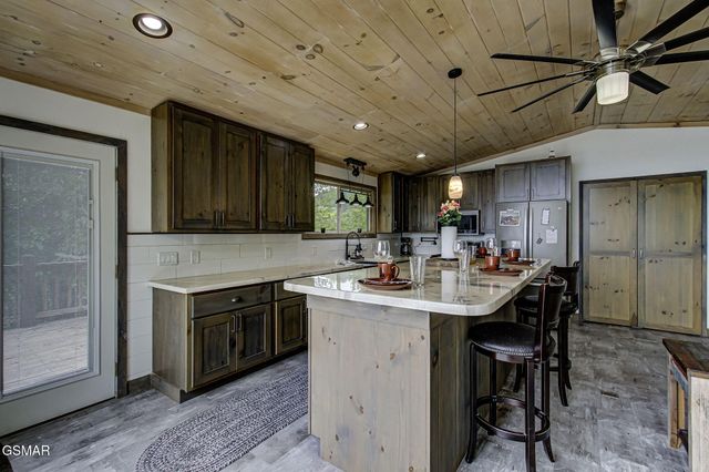 1001 Old Laurel Lane, Sevierville, TN 37876