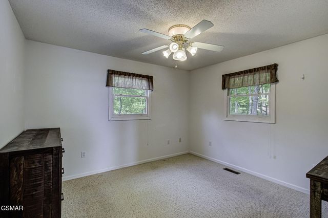 1001 Old Laurel Lane, Sevierville, TN 37876