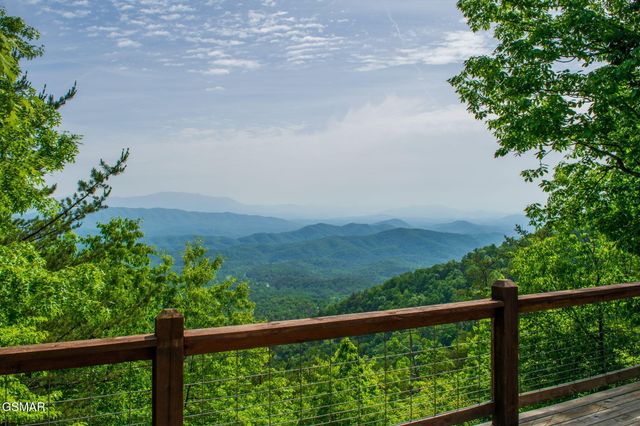 1001 Old Laurel Lane, Sevierville, TN 37876