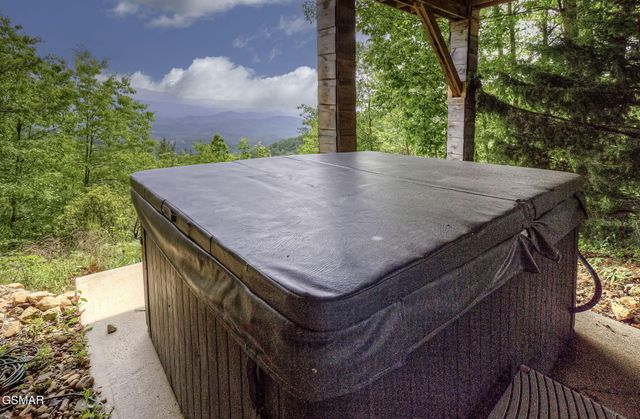 1001 Old Laurel Lane, Sevierville, TN 37876