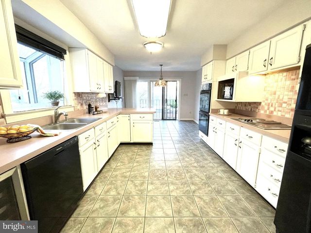 6319 CHAUCER VIEW CIR, Alexandria, VA 22304