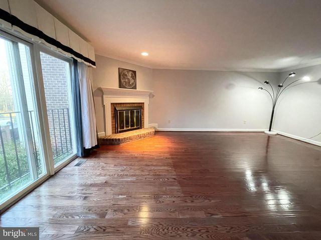6319 CHAUCER VIEW CIR, Alexandria, VA 22304