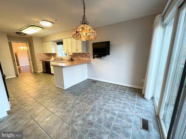 6319 CHAUCER VIEW CIR, Alexandria, VA 22304