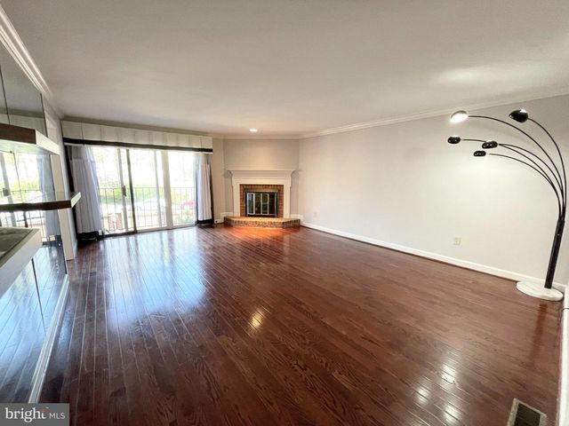 6319 CHAUCER VIEW CIR, Alexandria, VA 22304
