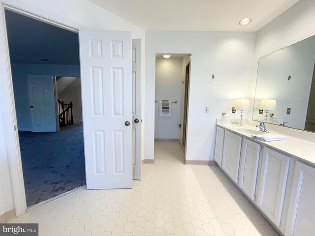 6319 CHAUCER VIEW CIR, Alexandria, VA 22304