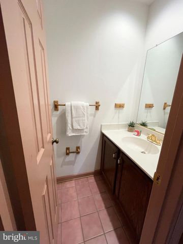 6319 CHAUCER VIEW CIR, Alexandria, VA 22304