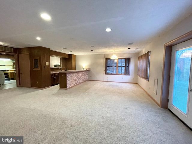 6319 CHAUCER VIEW CIR, Alexandria, VA 22304