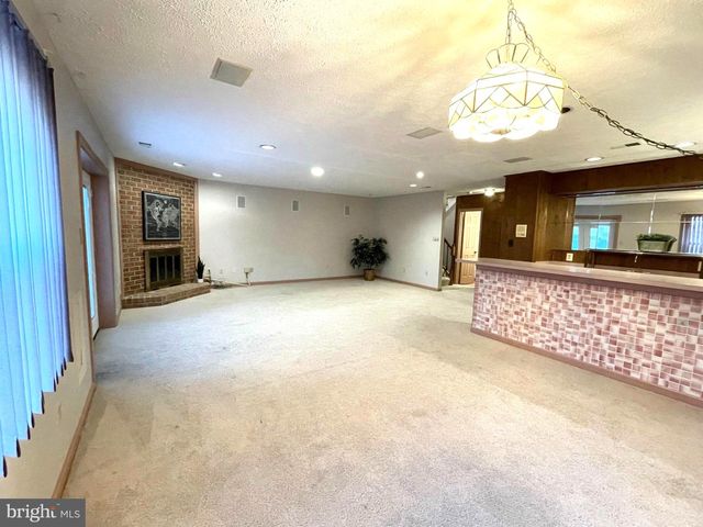 6319 CHAUCER VIEW CIR, Alexandria, VA 22304