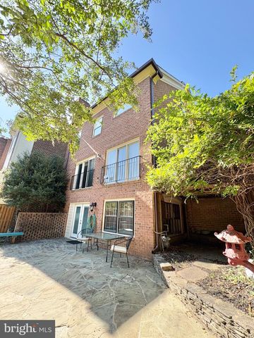 6319 CHAUCER VIEW CIR, Alexandria, VA 22304