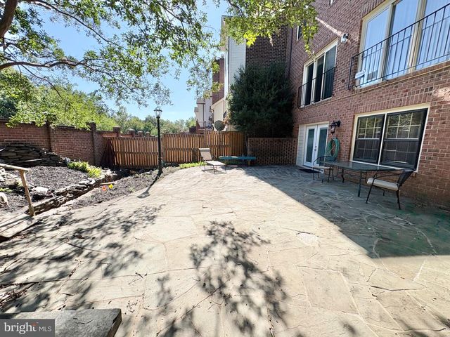 6319 CHAUCER VIEW CIR, Alexandria, VA 22304