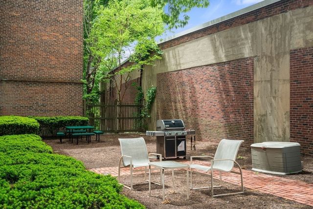 19 Alton Court 1, Brookline, MA 02446