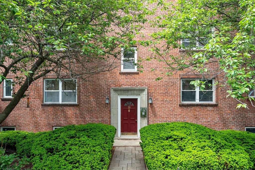 19 Alton Court 1, Brookline, MA 02446