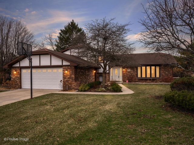9716 S Kingsbury Court, Palos Hills, IL 60465
