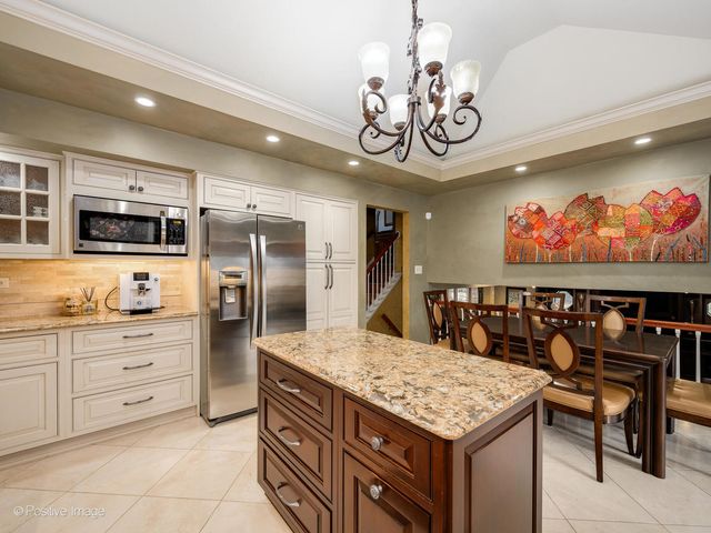 9716 S Kingsbury Court, Palos Hills, IL 60465