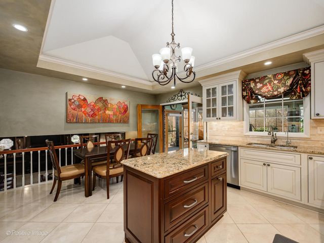 9716 S Kingsbury Court, Palos Hills, IL 60465