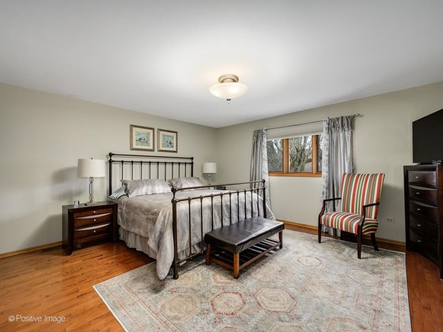 9716 S Kingsbury Court, Palos Hills, IL 60465