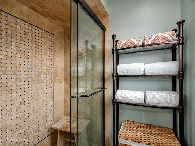 9716 S Kingsbury Court, Palos Hills, IL 60465