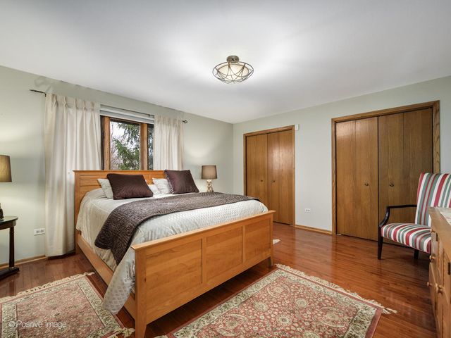 9716 S Kingsbury Court, Palos Hills, IL 60465