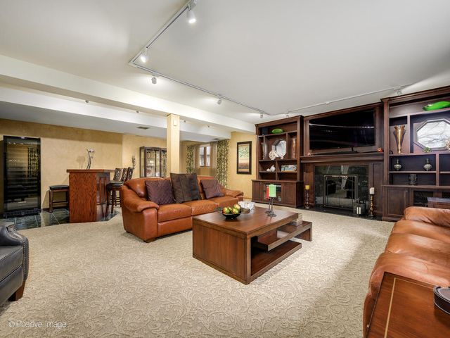 9716 S Kingsbury Court, Palos Hills, IL 60465