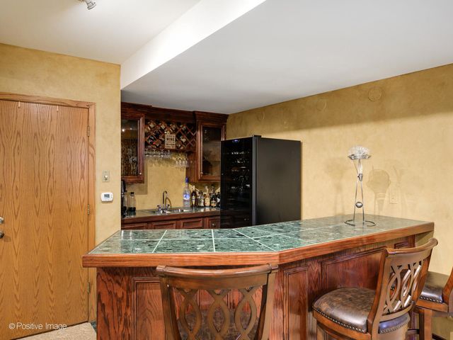 9716 S Kingsbury Court, Palos Hills, IL 60465