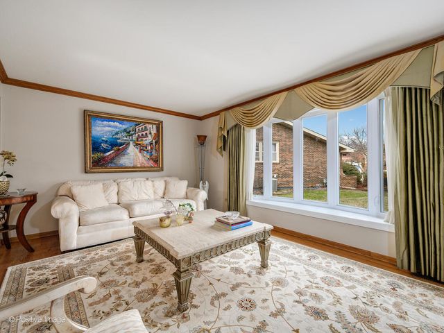 9716 S Kingsbury Court, Palos Hills, IL 60465