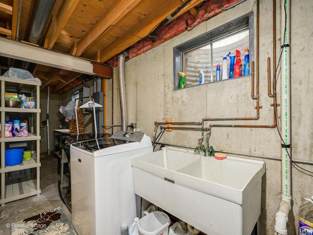 9716 S Kingsbury Court, Palos Hills, IL 60465