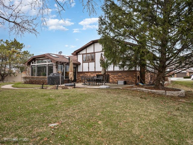 9716 S Kingsbury Court, Palos Hills, IL 60465