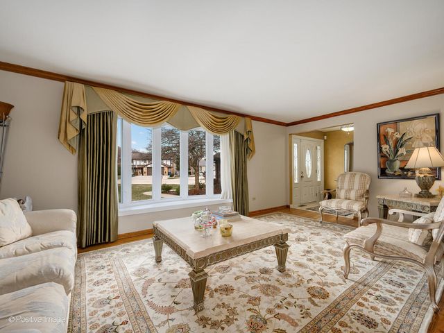 9716 S Kingsbury Court, Palos Hills, IL 60465