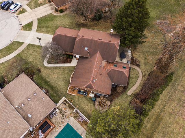 9716 S Kingsbury Court, Palos Hills, IL 60465
