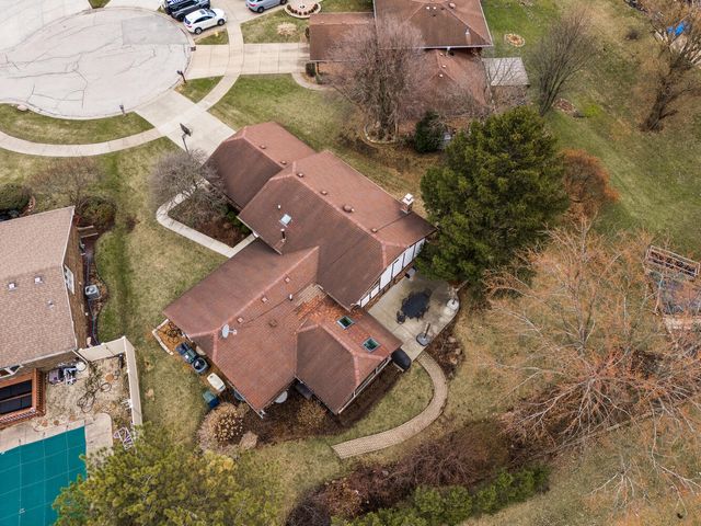 9716 S Kingsbury Court, Palos Hills, IL 60465