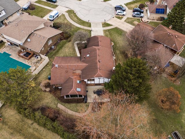 9716 S Kingsbury Court, Palos Hills, IL 60465