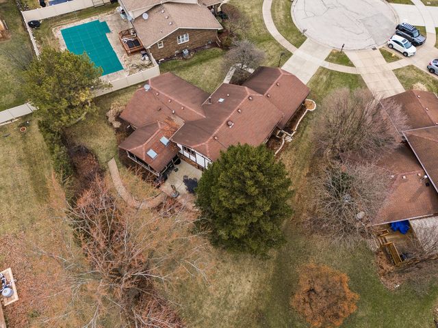 9716 S Kingsbury Court, Palos Hills, IL 60465