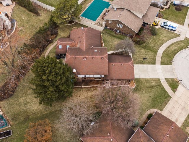 9716 S Kingsbury Court, Palos Hills, IL 60465