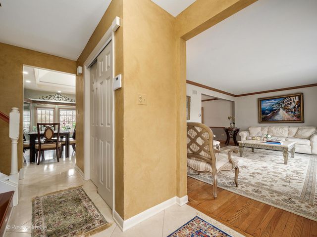 9716 S Kingsbury Court, Palos Hills, IL 60465