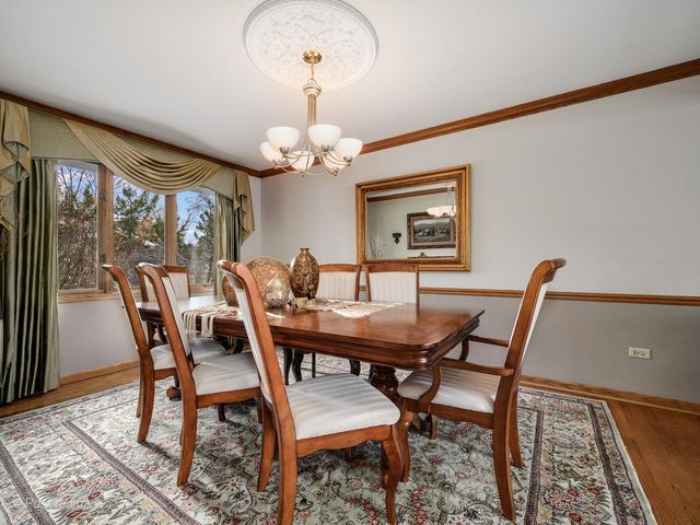 9716 S Kingsbury Court, Palos Hills, IL 60465