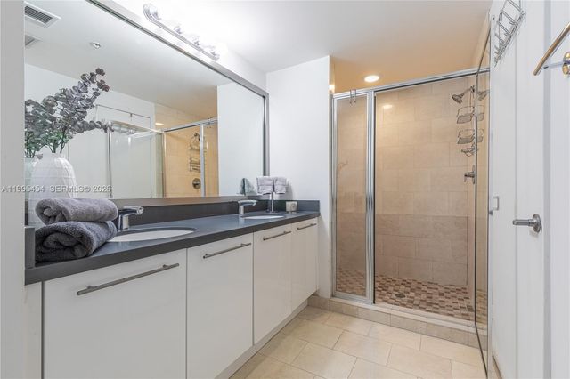 90 SW 3rd St 3806, Miami, FL 33130