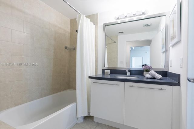 90 SW 3rd St 3806, Miami, FL 33130