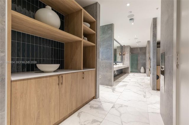 90 SW 3rd St 3806, Miami, FL 33130