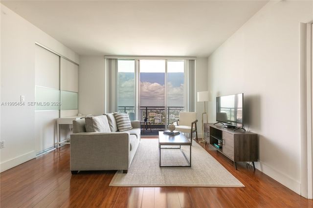 90 SW 3rd St 3806, Miami, FL 33130