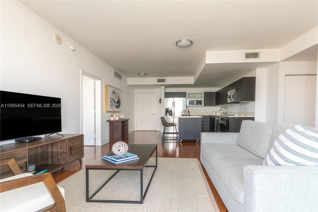 90 SW 3rd St 3806, Miami, FL 33130