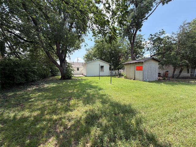 605 N Pine Street, Roanoke, TX 76262