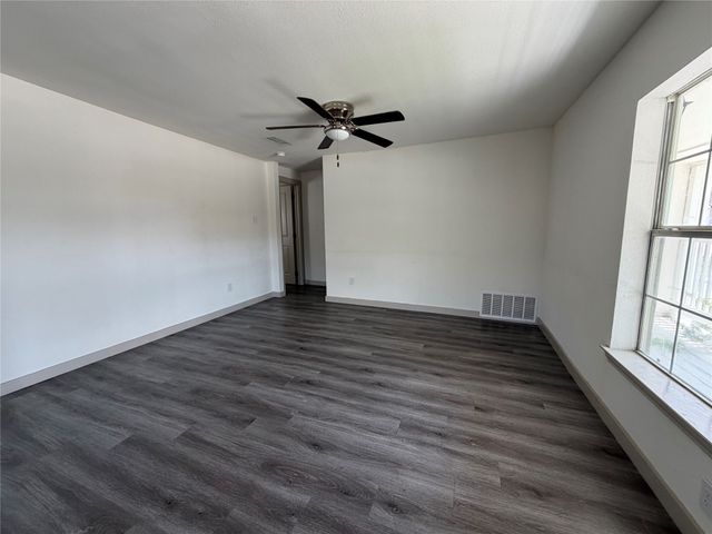 605 N Pine Street, Roanoke, TX 76262