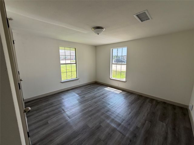 605 N Pine Street, Roanoke, TX 76262