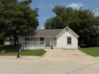 605 N Pine Street, Roanoke, TX 76262